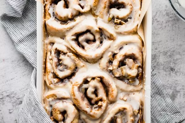 Vegan Caramel Apple Cinnamon Rolls | Florida Crystals