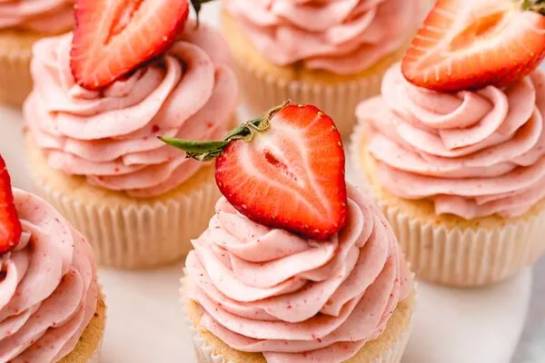 Vegan Strawberry Cupcakes with Cream Cheese Buttercream | Florida Crystals